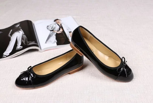 CHANEL Shallow mouth flat shoes Women--105